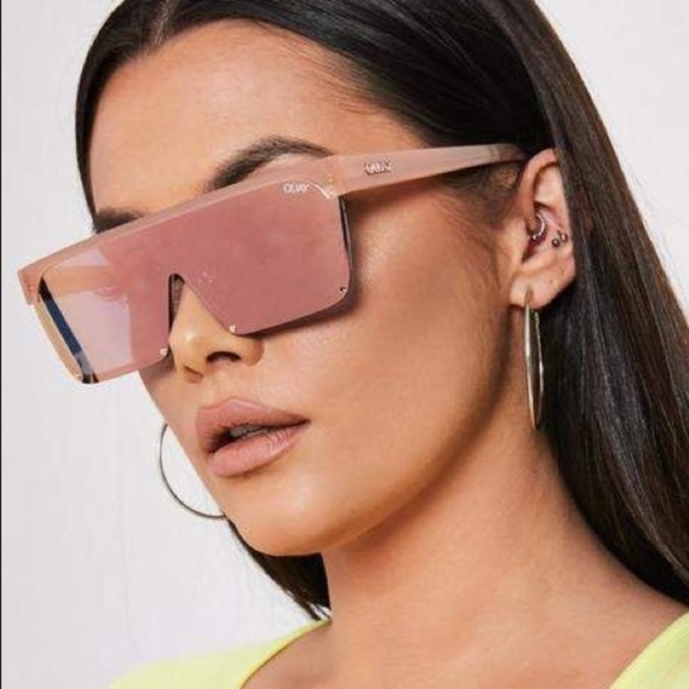 QUAY Shade Queen oversized pink sunglasses